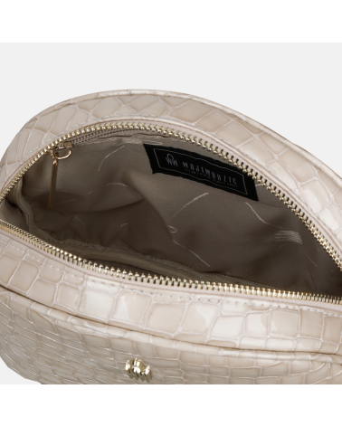 Beżowa lakierowana torebka z fakturą krokodyla typu crossbody