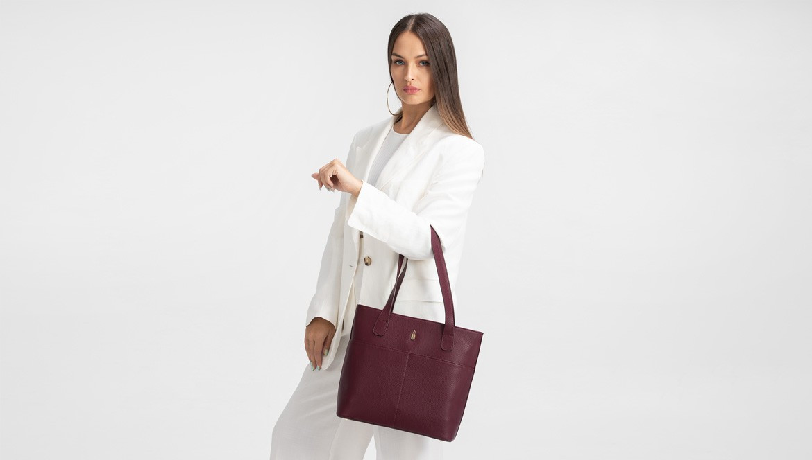 Eleganckie prezenty na Dzień Kobiet – akcesoria damskie