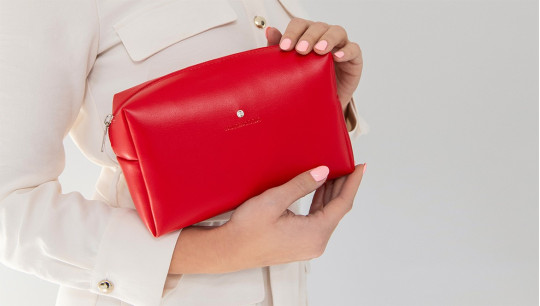 Jak dobrać odpowiednią galanterię dla niej?